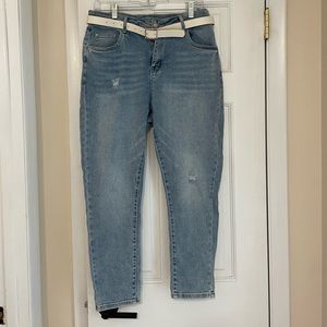 LIGHT WASH JEANS WITH SLIGHT DISTRESSING